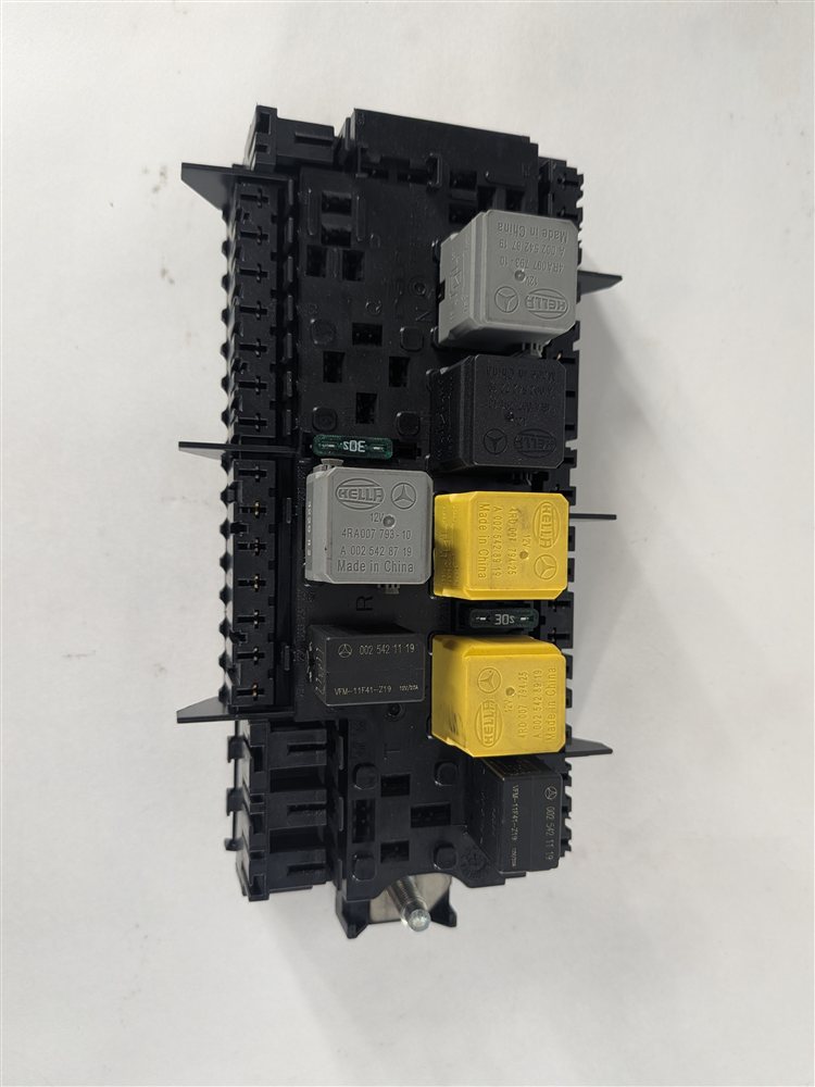 Thumbnail 2: 12-16 MERCEDES GL ML CLASS (W166 X166) FRONT ENGINE BAY RELAY JUNCTION FUSE BOX