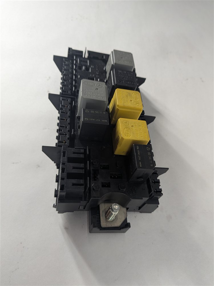Thumbnail 4: 12-16 MERCEDES GL ML CLASS (W166 X166) FRONT ENGINE BAY RELAY JUNCTION FUSE BOX