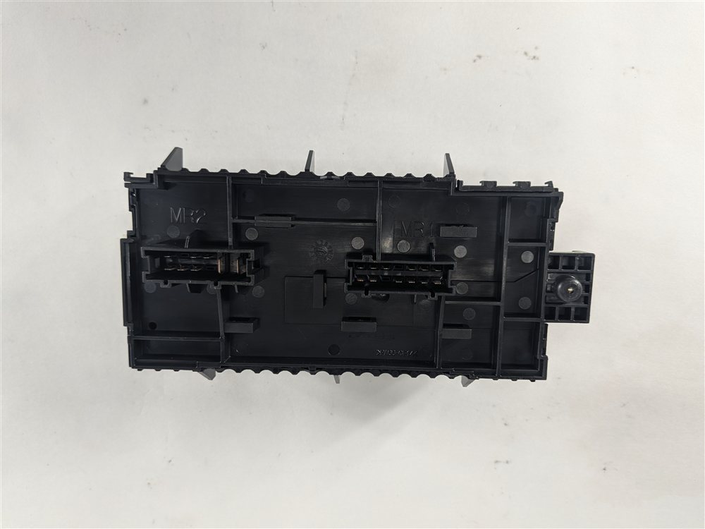 Thumbnail 7: 12-16 MERCEDES GL ML CLASS (W166 X166) FRONT ENGINE BAY RELAY JUNCTION FUSE BOX