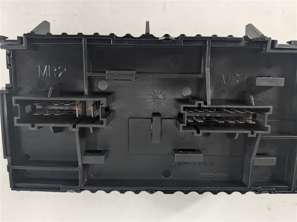 Thumbnail 8: 12-16 MERCEDES GL ML CLASS (W166 X166) FRONT ENGINE BAY RELAY JUNCTION FUSE BOX