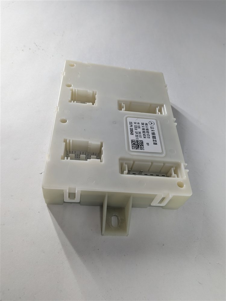 Thumbnail 4: 13-14 MERCEDES ML350 ML550 ML63 AMG (W166) REAR SIGNAL ACQUISITION MODULE (SAM)