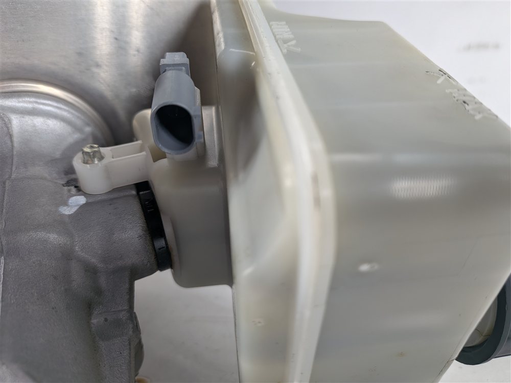 Thumbnail 7: 13-19 ML GLE GL GLS (W166 X166) BRAKE BOOSTER w/ MASTER CYLINDER & RESERVOIR