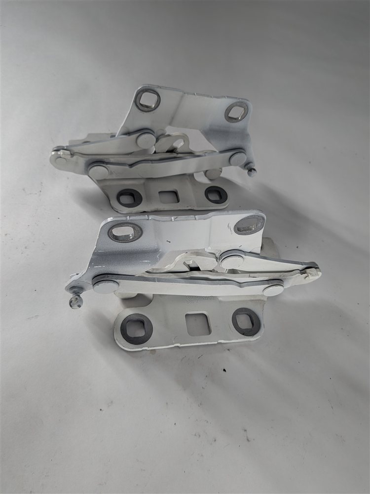 Thumbnail 4: 12-19 MERCEDES GL ML (W166 X166) FRONT LEFT & RIGHT HOOD HINGE SET (White)