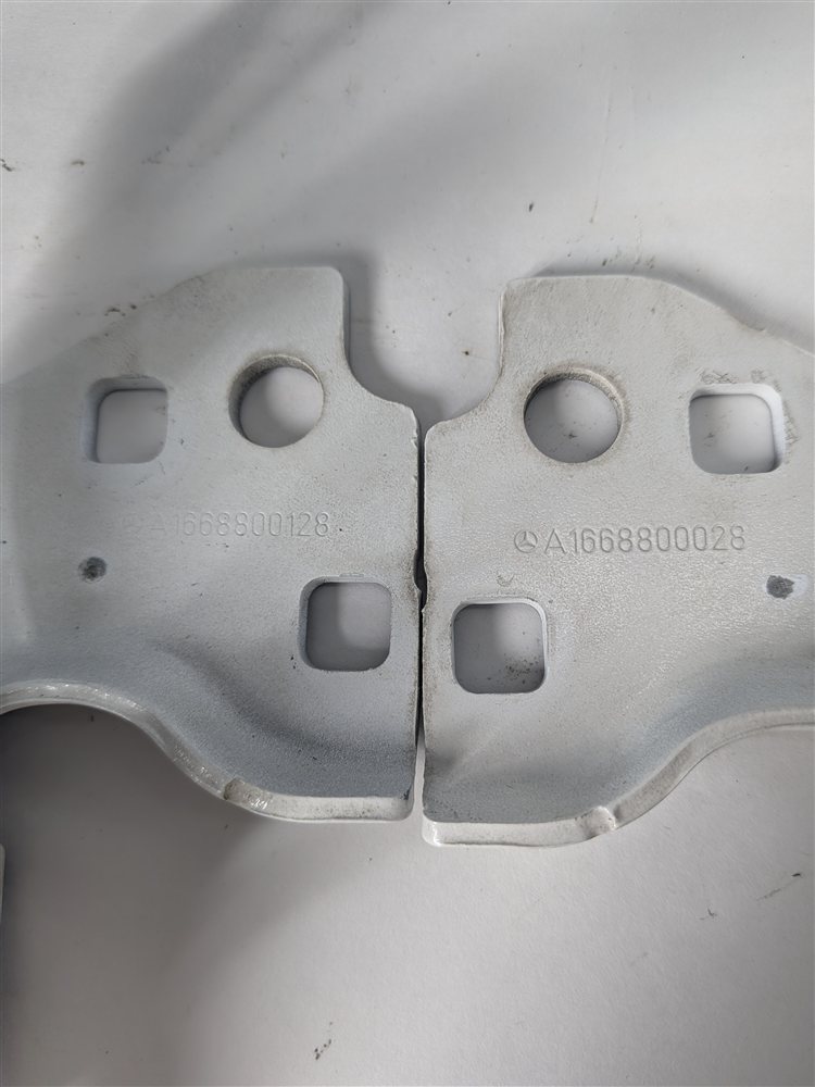 Thumbnail 9: 12-19 MERCEDES GL ML (W166 X166) FRONT LEFT & RIGHT HOOD HINGE SET (White)