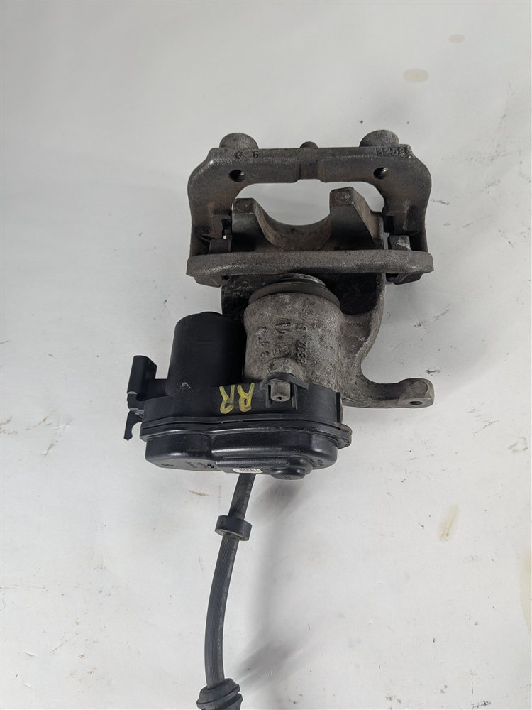 Thumbnail 7: 2012-2018 MERCEDES GLE300D GLE350 ML250 ML350 (W166) RIGHT REAR BRAKE CALIPER