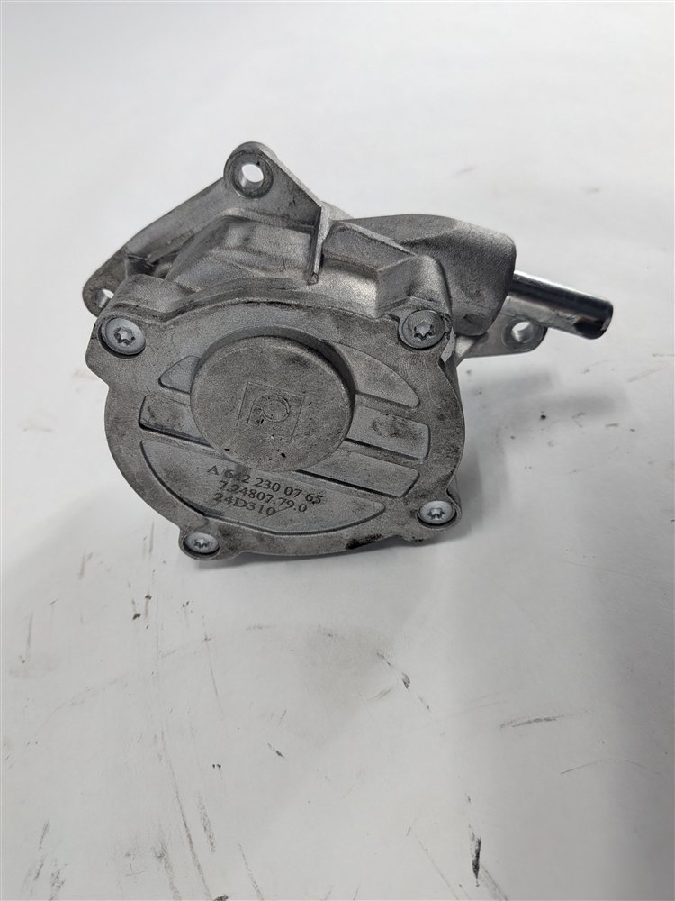 Thumbnail 5: 2012-2017 MERCEDES GL350 GLE350D GLS350D ML350 (W166 X166) DIESEL VACUUM PUMP