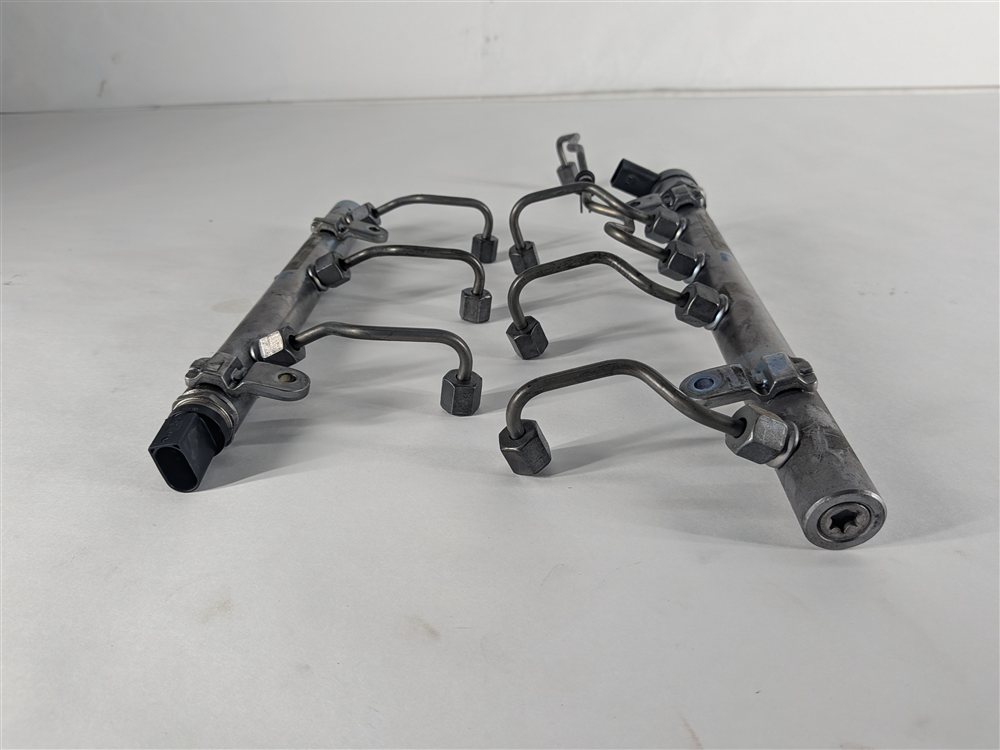 Thumbnail 2: 13-15 MERCEDES ML350 W166 3.0L OM642 DIESEL FUEL RAIL LEFT/RIGHT w/LINES SENSOR