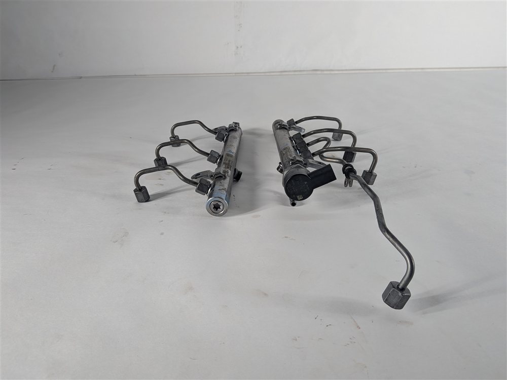 Thumbnail 6: 13-15 MERCEDES ML350 W166 3.0L OM642 DIESEL FUEL RAIL LEFT/RIGHT w/LINES SENSOR