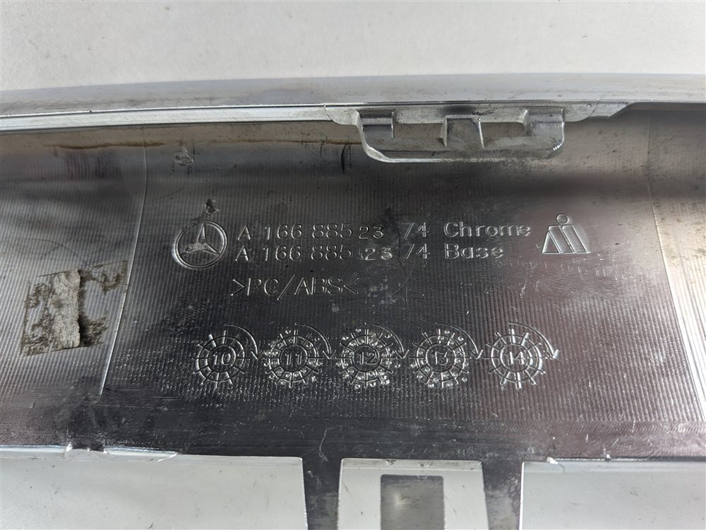 Thumbnail 8: 2014 MERCEDES ML350 W166 3.0L 642.826 ENGINE REAR LOWER BUMPER CHROME MOLDING