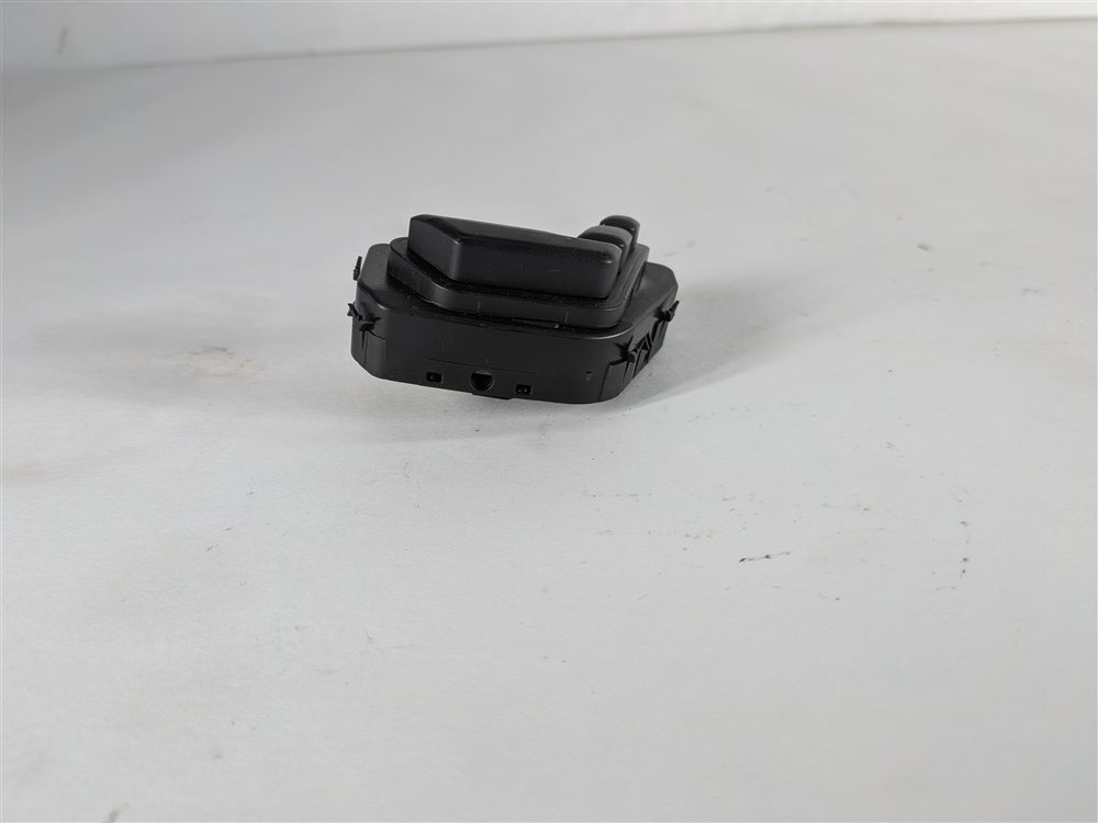 Thumbnail 2: 2014 MERCEDES ML350 (W166) FRONT RIGHT PASSENGER SEAT POSITION ADJUST SWITCH