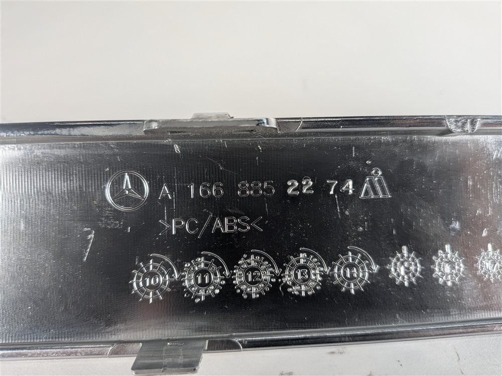 Thumbnail 8: 2014 MERCEDES ML350 (W166) REAR BUMPER UPPER CHROME TRIM MOLDING COVER GARNISH