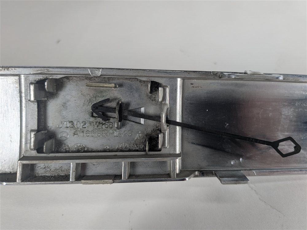 Thumbnail 9: 2014 MERCEDES ML350 (W166) REAR BUMPER UPPER CHROME TRIM MOLDING COVER GARNISH