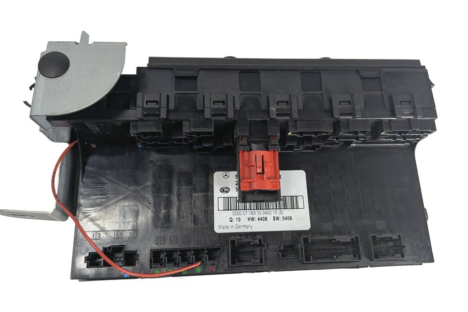 Thumbnail 2: 2008 MERCEDES CLS550 (W219) 5.5L REAR SAM MODULE FUSE BOX RELAY CARRIER