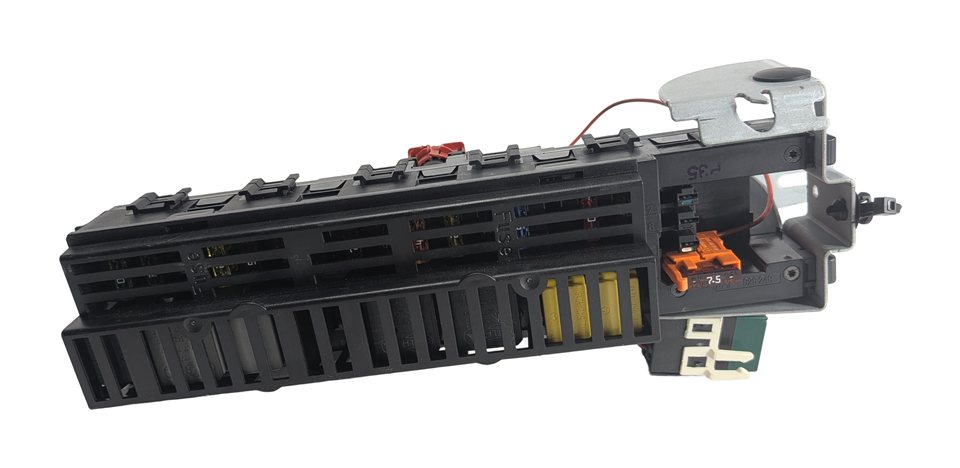 Thumbnail 6: 2008 MERCEDES CLS550 (W219) 5.5L REAR SAM MODULE FUSE BOX RELAY CARRIER