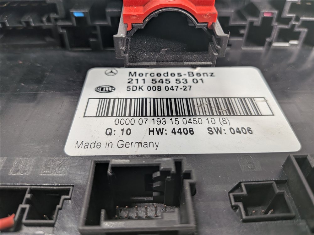 Thumbnail 8: 2008 MERCEDES CLS550 (W219) 5.5L REAR SAM MODULE FUSE BOX RELAY CARRIER