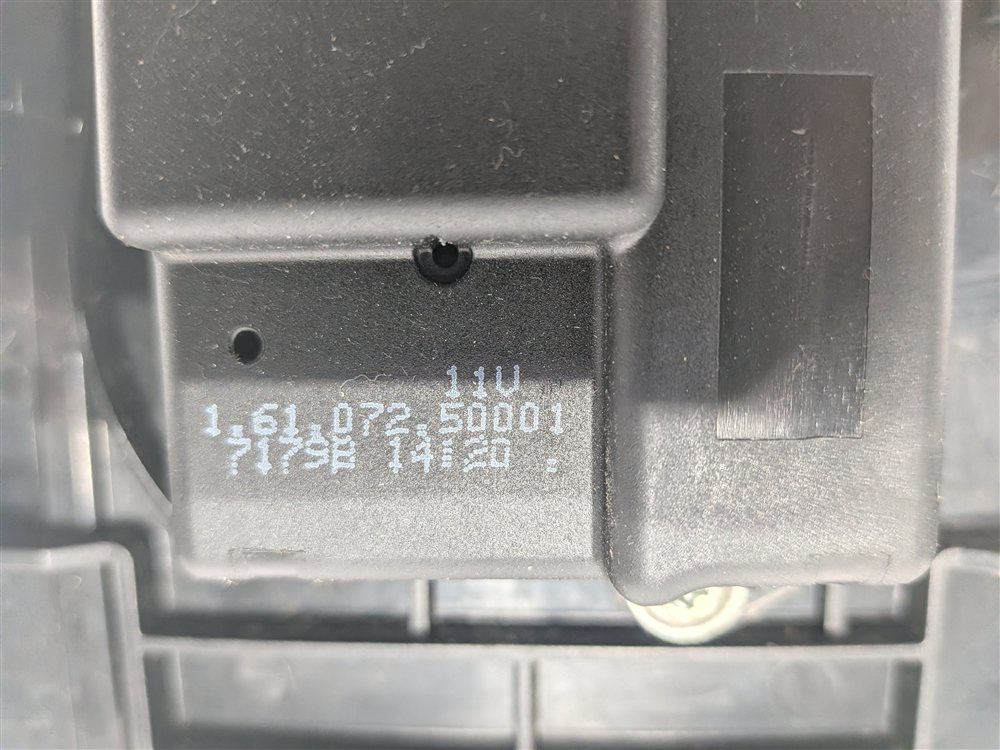 Thumbnail 9: 2008 MERCEDES CLS550 (W219) CENTER CONSOLE SEAT HEAT ESP OFF HAZARD SWITCH PANEL
