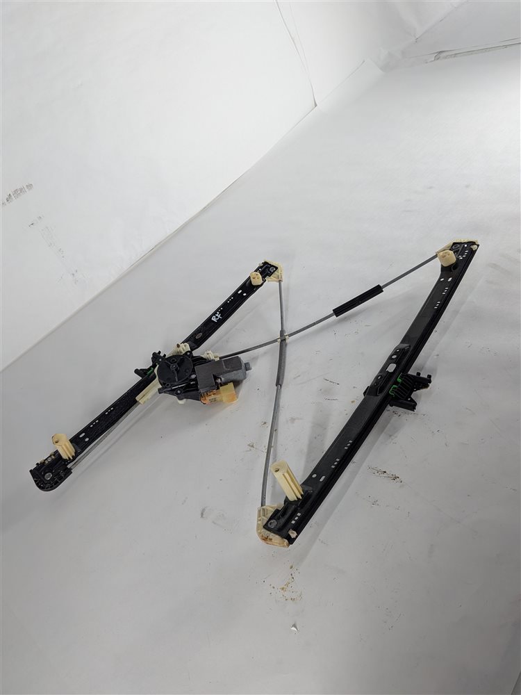 14-20 RANGE ROVER SPORT (L494) FRONT RIGHT PASSENGER WINDOW REGULATOR w/ MOTOR