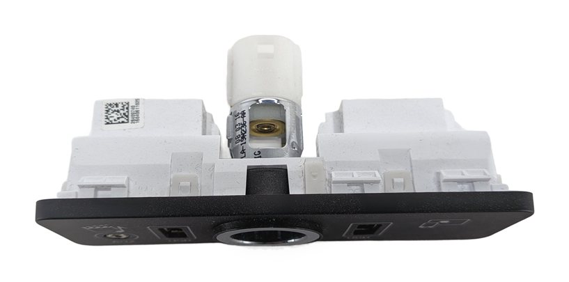 Thumbnail 3: 2016 RANGE ROVER SPORT (L494) USB AUX AUXILIARY INPUT SOCKET PORT JACK PANEL