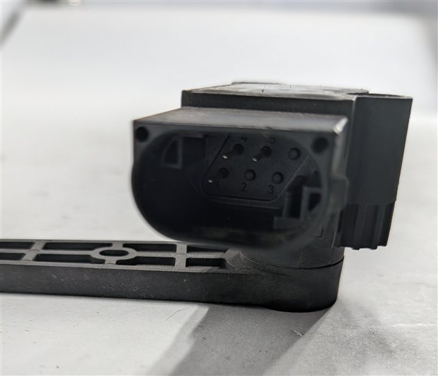 Thumbnail 8: 2016 RANGE ROVER SPORT (L494) REAR RIGHT AIR SUSPENSION RIDE HEIGHT LEVEL SENSOR