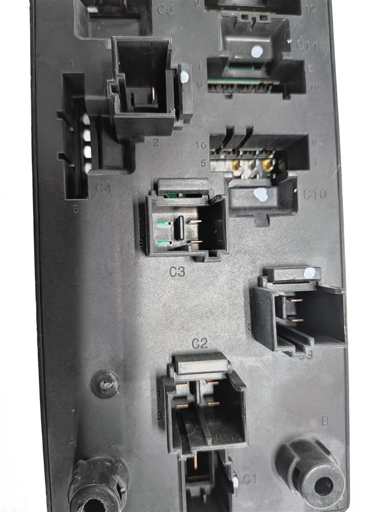 Thumbnail 11: 2016 RANGE ROVER SPORT (L494) 3.0L RIGHT PASSENGER FUSE BOX RELAY CARRIER