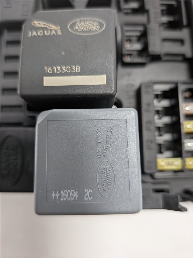Thumbnail 14: 2016 RANGE ROVER SPORT (L494) 3.0L RIGHT PASSENGER FUSE BOX RELAY CARRIER