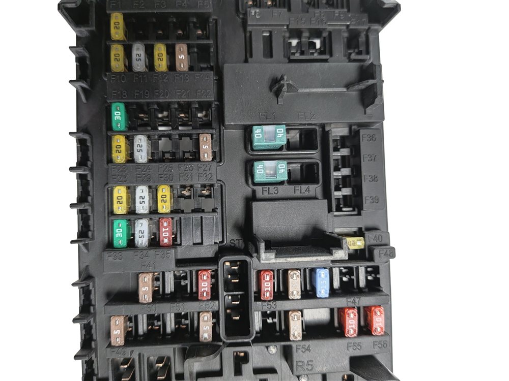 Thumbnail 8: 2016 RANGE ROVER SPORT (L494) 3.0L RIGHT PASSENGER FUSE BOX RELAY CARRIER