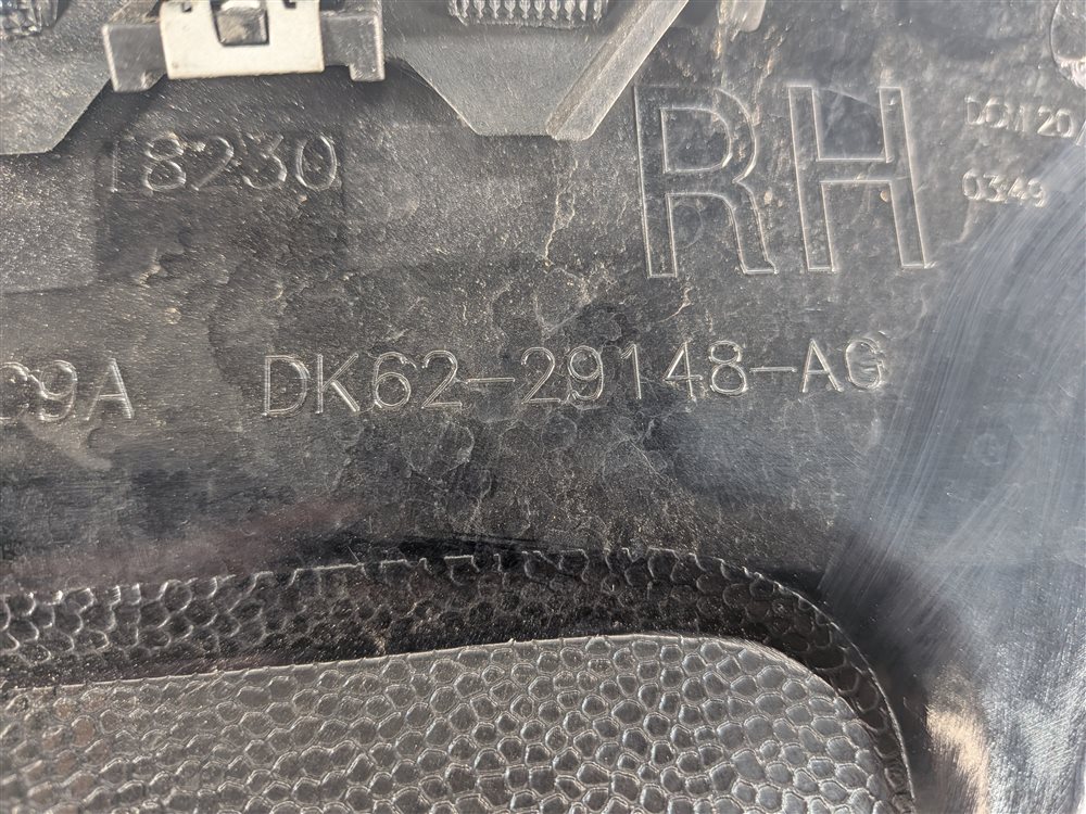 Thumbnail 8: 2016 RANGE ROVER SPORT (L494) REAR RIGHT D-PILLAR EXTERIOR MOLDING TRIM (Black)