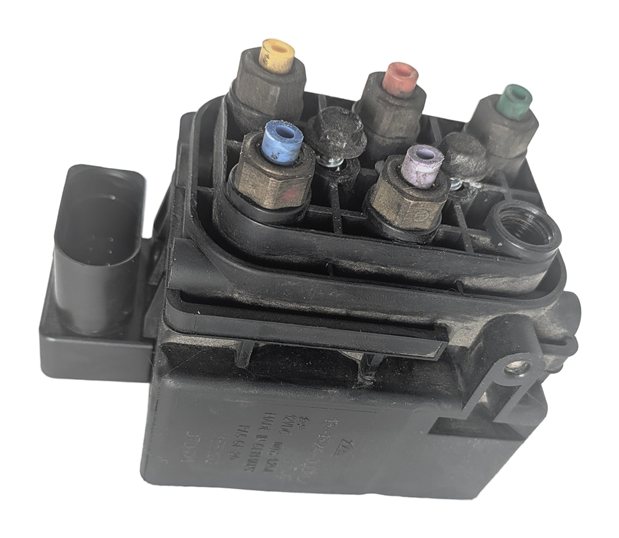 Thumbnail 4: 2008 PORSCHE CAYENNE (957) AIR SUSPENSION VALVE BLOCK SOLENOID MANIFOLD