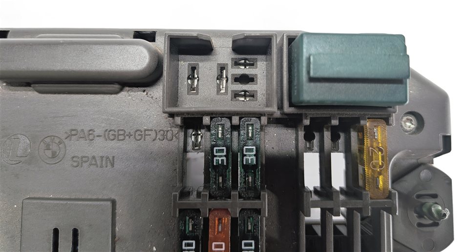 Thumbnail 10: 07-14 BMW X5 X6 E70 E71 REAR TRUNK POWER DISTRIBUTION FUSE BOX MODULE 6931687