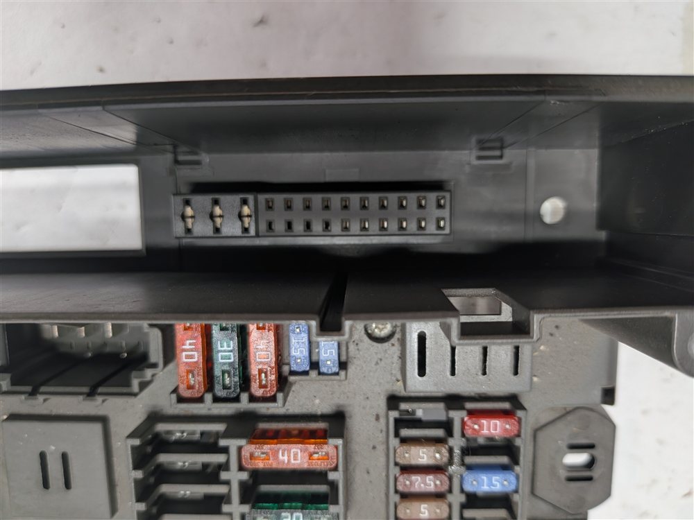 Thumbnail 8: 07-14 BMW X5 X6 E70 E71 REAR TRUNK POWER DISTRIBUTION FUSE BOX MODULE 6931687