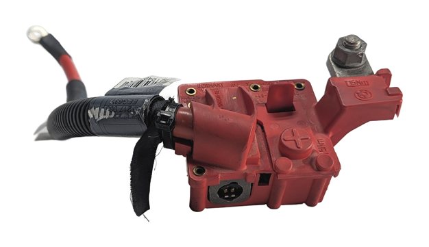Thumbnail 3: 2010 BMW X5 (E70) 3.0L POSITIVE BATTERY CABLE w/ SAFETY TERMINAL CLAMP