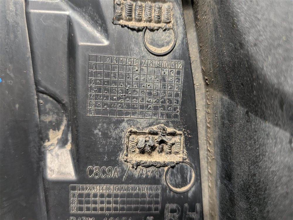 Thumbnail 6: 2012-2019 RANGE ROVER EVOQUE (L538) FRONT RIGHT FENDER LOWER MOLDING (White)
