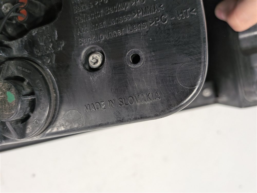 Thumbnail 9: 16-18 RANGE ROVER EVOQUE L538 RIGHT OUTER QUARTER TAILLIGHT W/O BLACK DESIGN