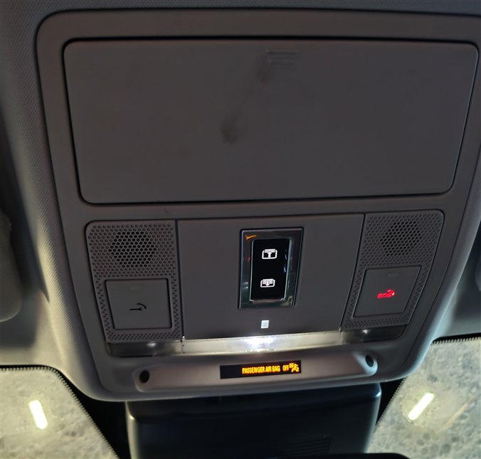 Thumbnail 2: 2016 RANGE ROVER EVOQUE (L538) OVERHEAD CONSOLE SUNROOF SWITCH DOME LIGHT (Gray)
