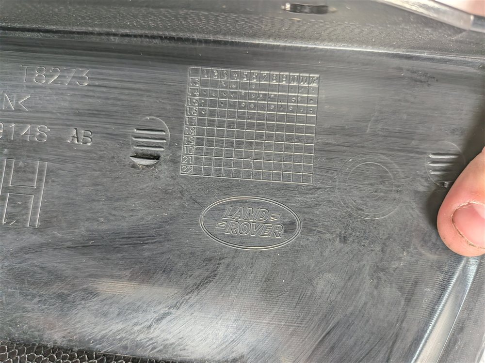 Thumbnail 8: 16 RANGE ROVER EVOQUE L538 REAR RIGHT D PILLAR COVER TRIM MOULDING (GLOSS BLACK)