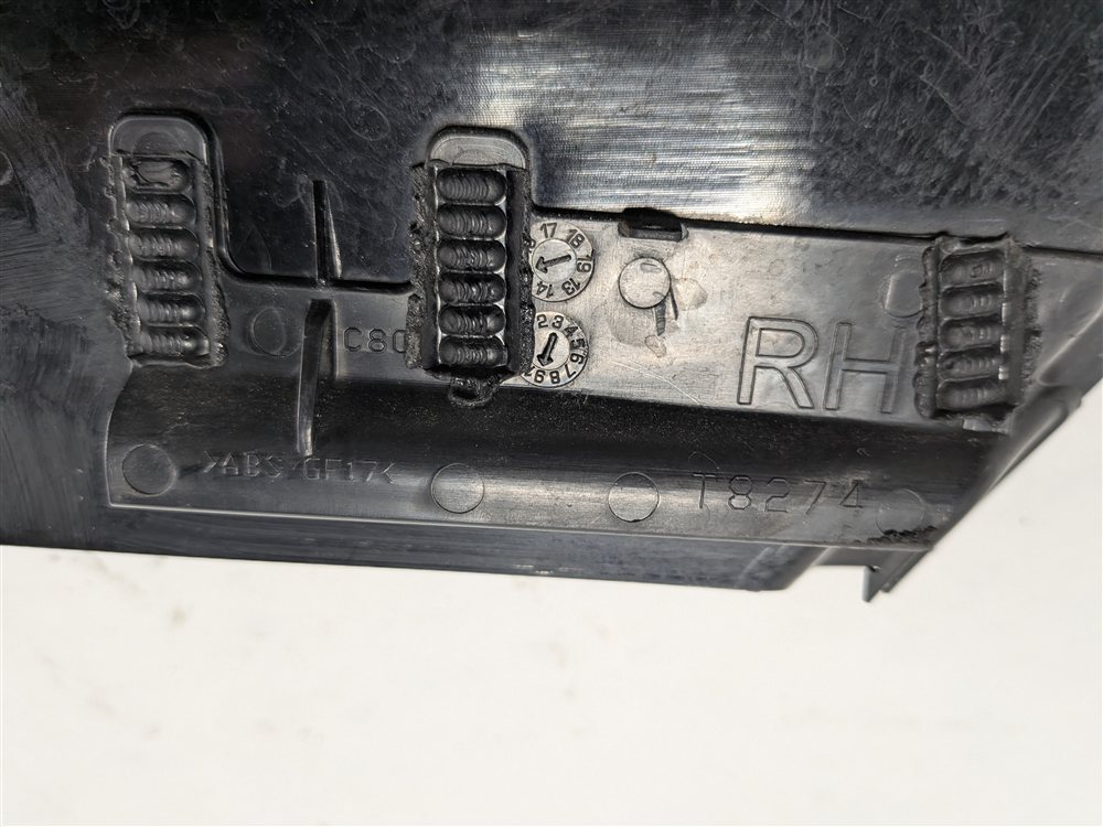 Thumbnail 9: 16 RANGE ROVER EVOQUE L538 REAR RIGHT D PILLAR COVER TRIM MOULDING (GLOSS BLACK)
