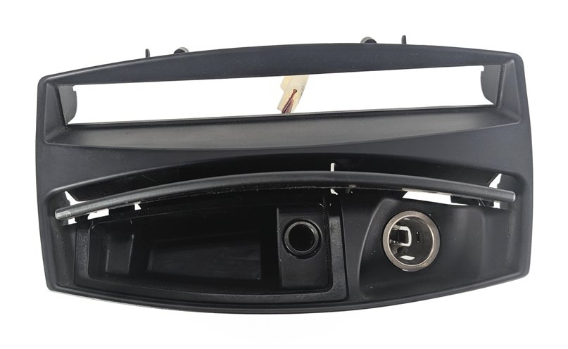 Thumbnail 3: 2005 BMW Z4 (E85) CENTER CONSOLE ASHTRAY TRIM PANEL CIGARETTE LIGHTER 12V SOCKET