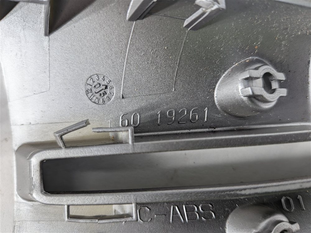 Thumbnail 9: 2005 BMW Z4 (E85) LOWER CENTER STEERING WHEEL SPOKE TRIM BEZEL COVER (Black)
