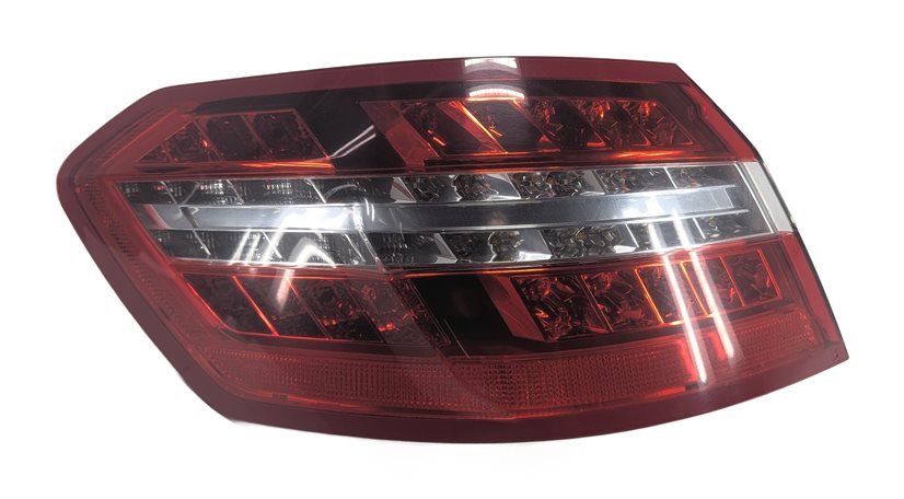 10-13 MERCEDES E-CLASS (W212) SEDAN LEFT DRIVER REAR TAILLIGHT BRAKE LIGHT LAMP