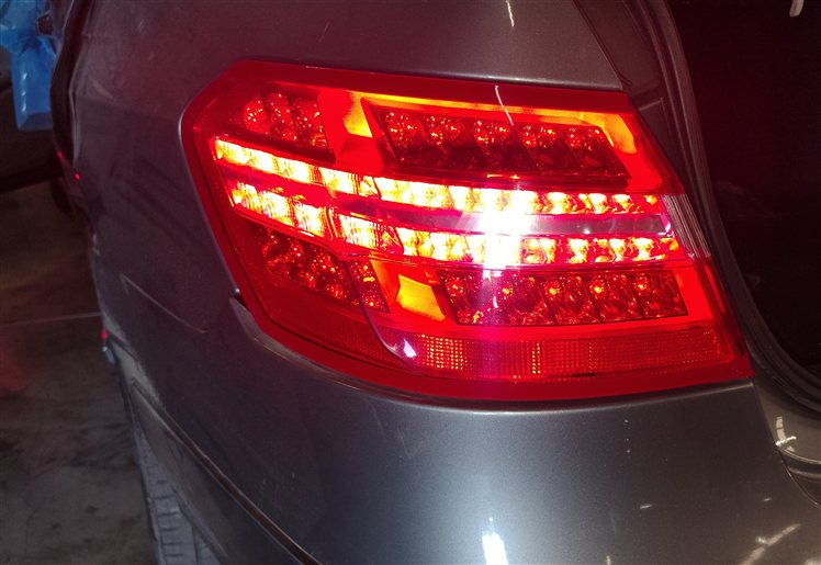 Thumbnail 2: 10-13 MERCEDES E-CLASS (W212) SEDAN LEFT DRIVER REAR TAILLIGHT BRAKE LIGHT LAMP