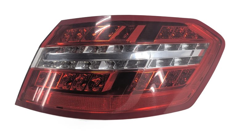 10-13 MERCEDES E-CLASS (W212) SEDAN RIGHT PASSENGER TAILLIGHT BRAKE LIGHT LAMP