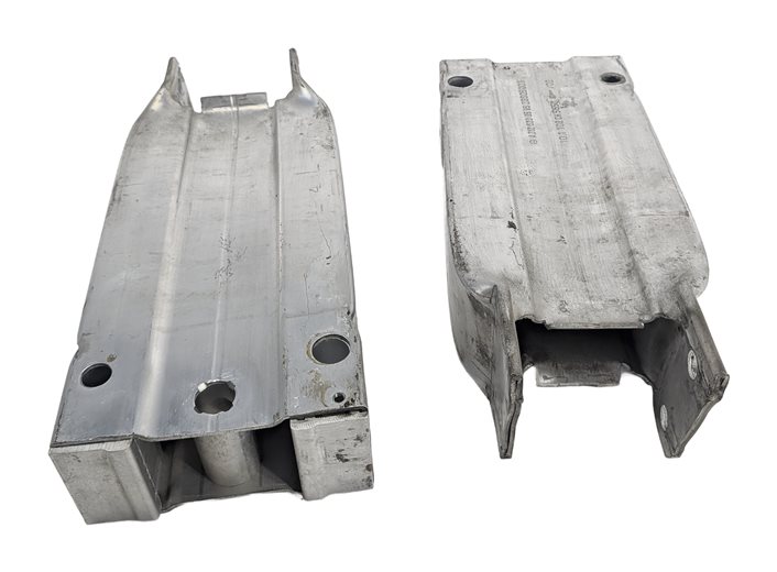 Thumbnail 2: 10-18 MERCEDES E300 E350 E400 E550 CLS550 FRONT LEFT/RIGHT BUMPER BRACKET SET/2