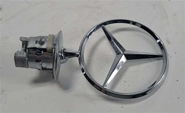 Thumbnail 3: 2010 MERCEDES E350 (W212) FRONT HOOD STANDING STAR ORNAMENT EMBLEM BADGE