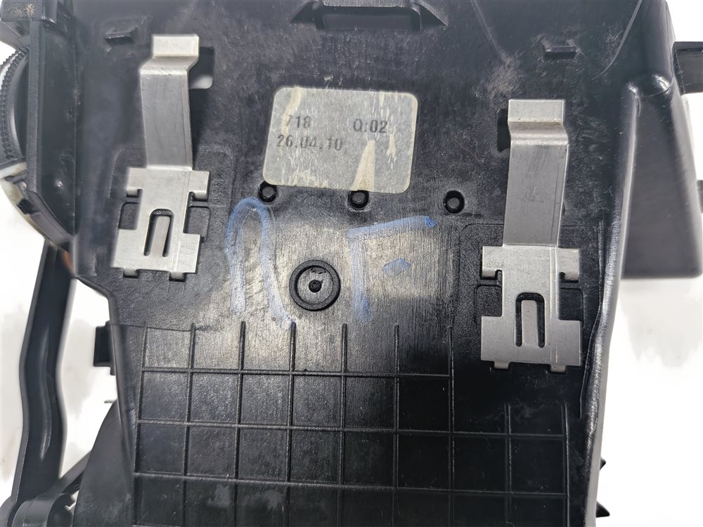 Thumbnail 7: 2010 MERCEDES E350 W212 FRONT RIGHT PASSENGER DASH HEAT AIR AC VENT (Black)