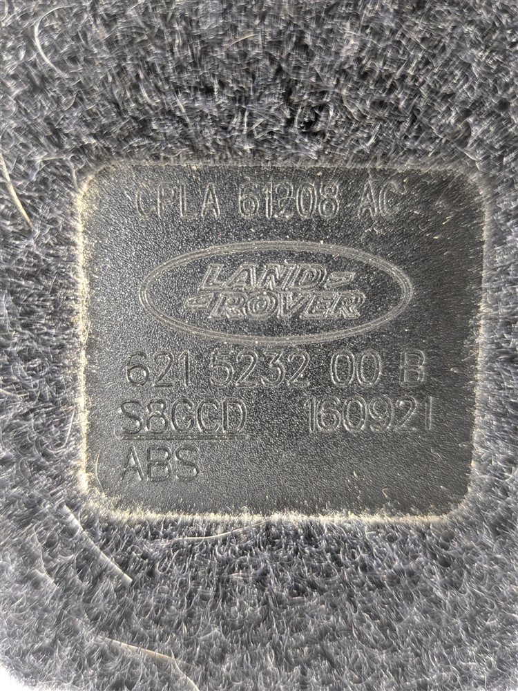 Thumbnail 10: 2013-2019 RANGE ROVER (L405) DRIVER OR PASSENGER SEAT SEATBELT BUCKLE RECEIVER