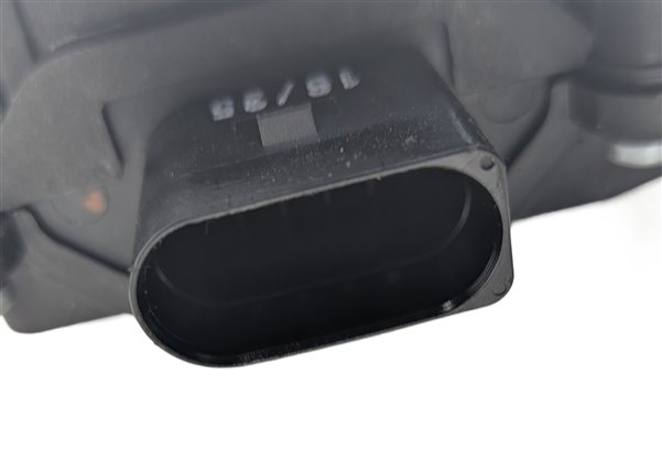 Thumbnail 8: 2016 RANGE ROVER (L405) REAR LEFT LOWER TAILGATE LOCK LATCH w/ ACTUATOR MOTOR