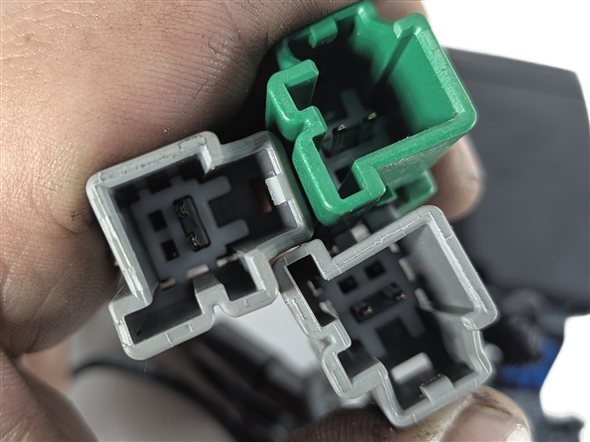 Thumbnail 11: 2016 RANGE ROVER (L405) REAR LEFT CENTER RIGHT SEATBELT BUCKLE SET/3 (Black)