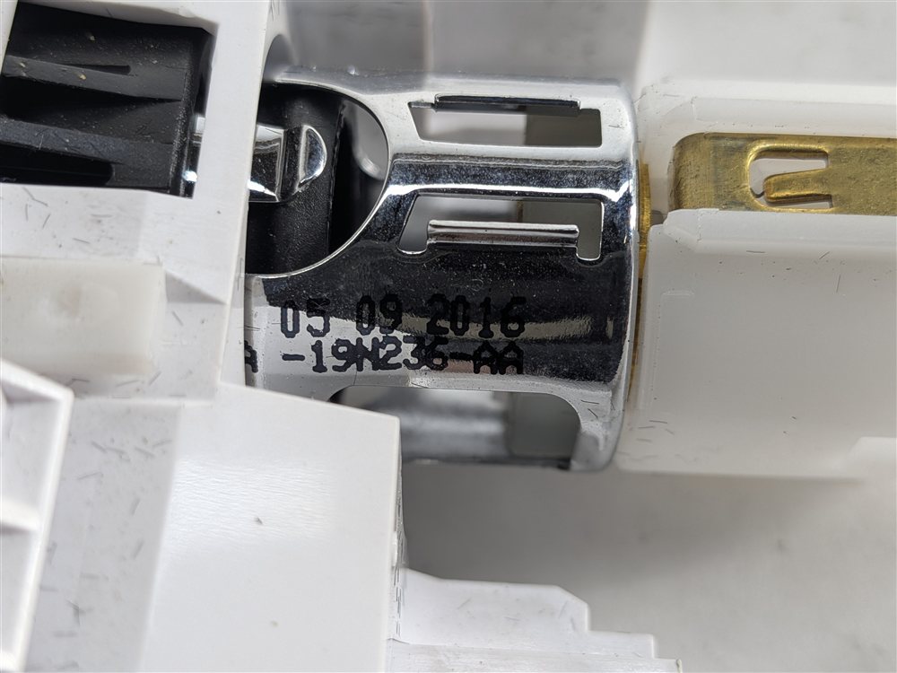 Thumbnail 11: 2016 RANGE ROVER (L405) CENTER CONSOLE DUAL USB AUX 12V POWER OUTLET PORT PANEL