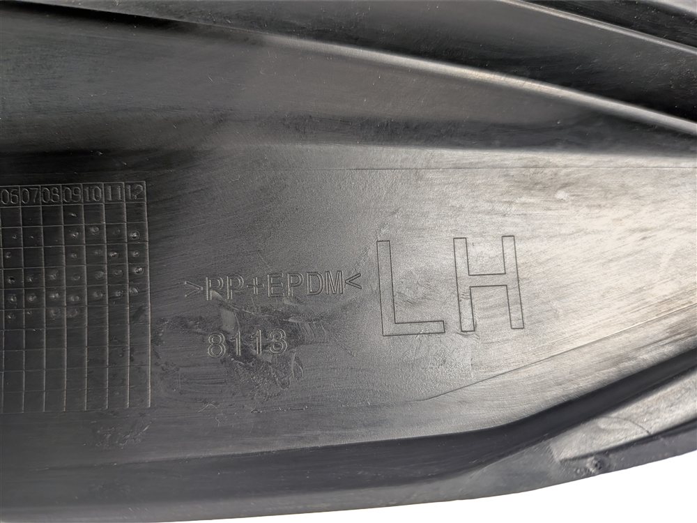 Thumbnail 9: 2016 RANGE ROVER (L405) REAR LEFT QUARTER D PILLAR TRIM MOLDING (BLACK PLASTIC)