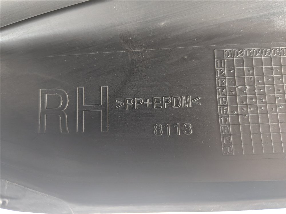 Thumbnail 9: 2016 RANGE ROVER (L405) REAR RIGHT QUARTER D PILLAR TRIM MOLDING (BLACK PLASTIC)
